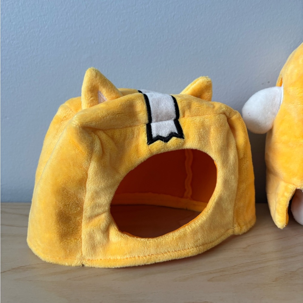 Lanky Box White Plush with 2 Removable Hats - Picture 2 of 10